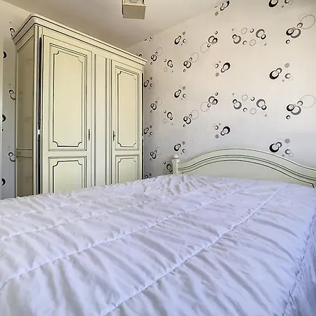 Lumineux 2 Avec Balcon, A 500m De La - Centre-ville - Fr-1-236-65 شقة *